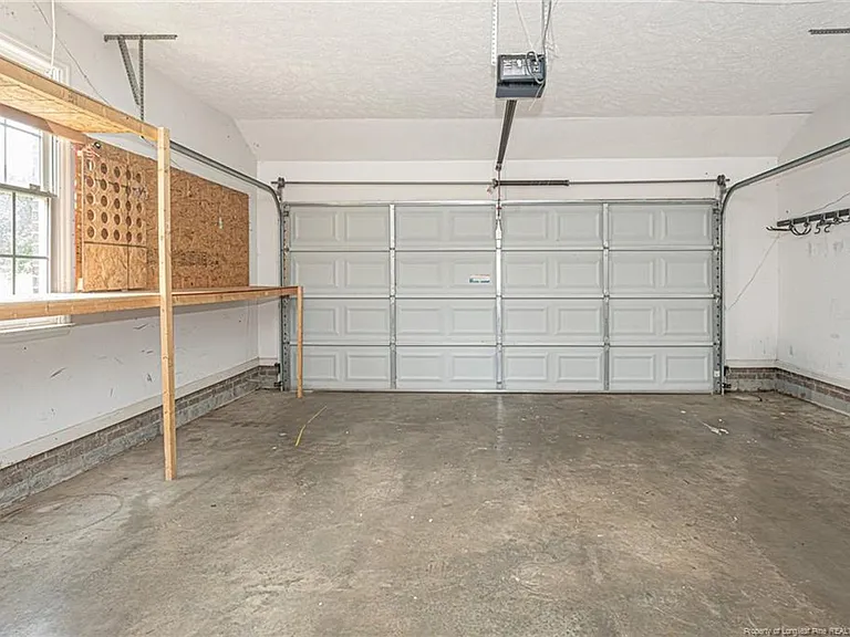 402 Roundtree Dr — Photo 40