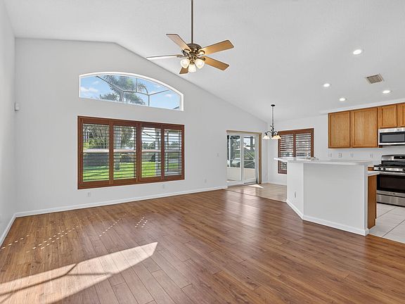 3rd image of 1021 SE WESTMINSTER Place