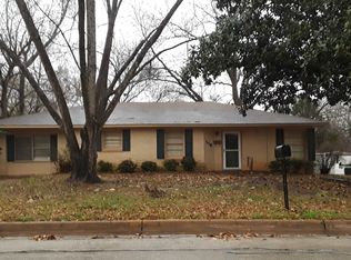 118 Brierwood Dr, Palestine, TX 75801