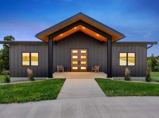 2226 Harpers Highlands Ln, Harpers Ferry, IA 52146