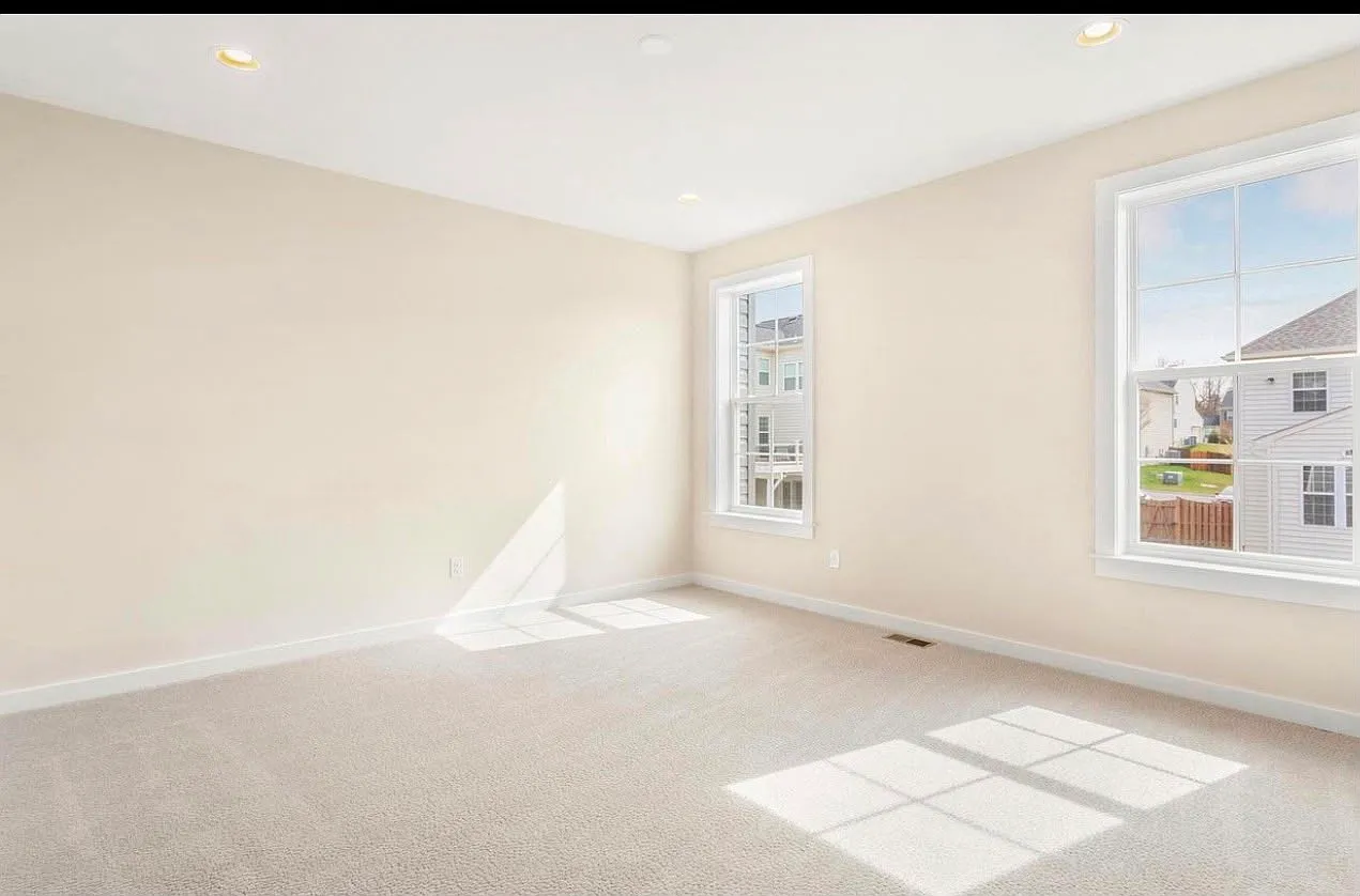 4 bed, 3.5 bath, 2755 sqft, $3,500 — Photo 4