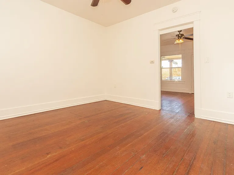 Charming 1-Bed/1-Bath Unit One Block From The Heart Of Barrio Logan! $1000 Deposit! — Photo 9