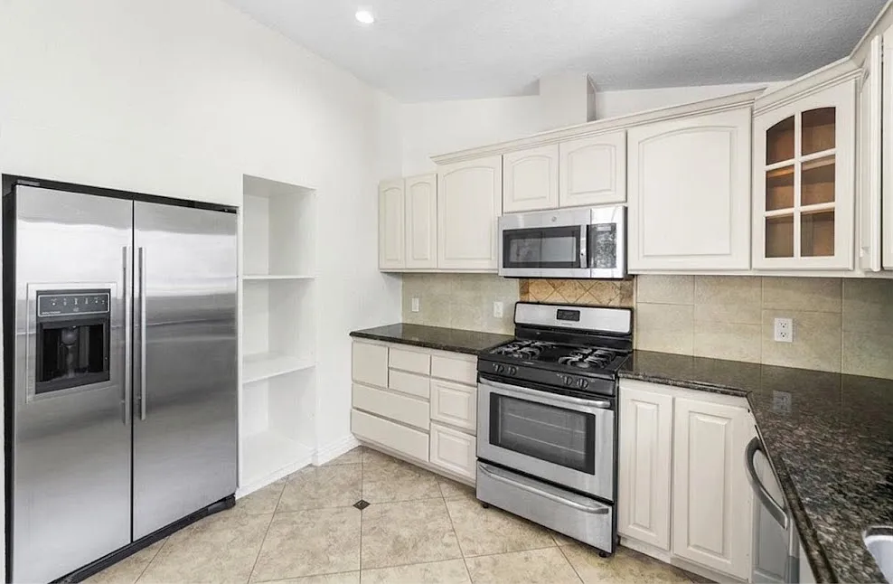 3 bed, 1120 sqft, $4,750 — Photo 2