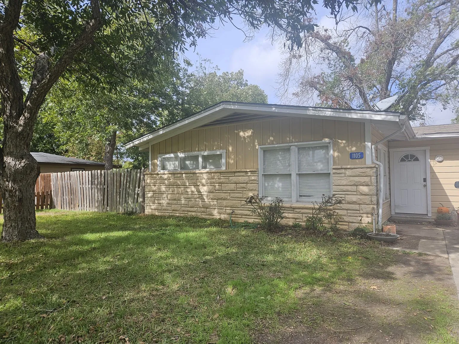 1105 Sycamore - 1 — Photo 2