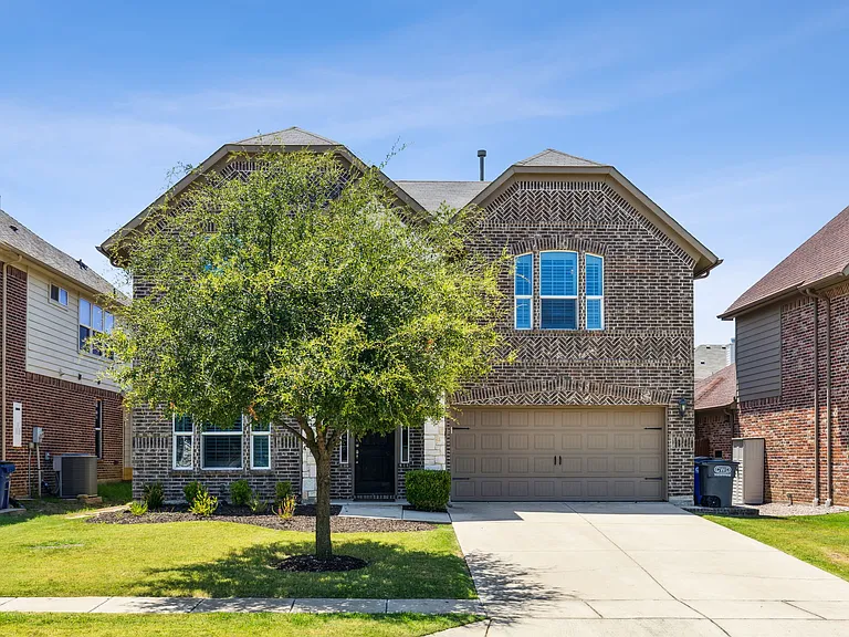 2360 Fountain Gate Dr — Photo 2