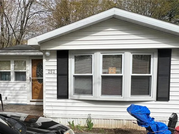 252 Blossom Ln, Utica, NY 13502