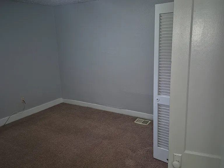 3338 N Kenwood Ave — Photo 15