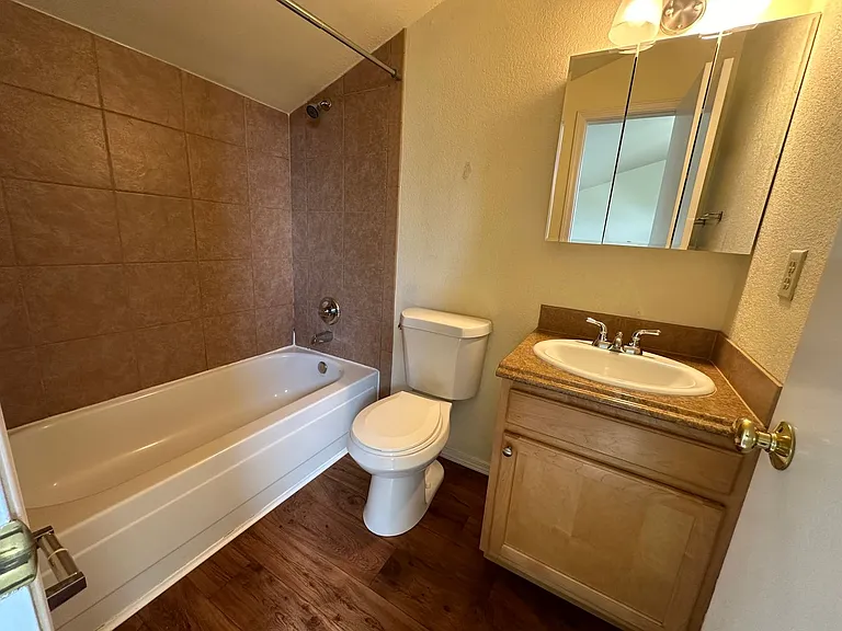 640 Forest Edge Rd — Photo 11
