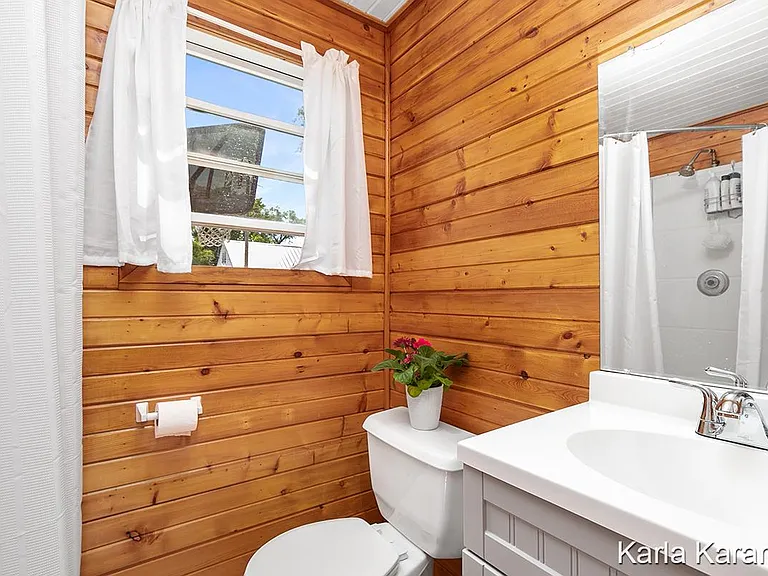 343 Elizabeth St — Photo 14