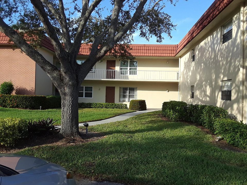 1st image of 204 Arbor Ln #204