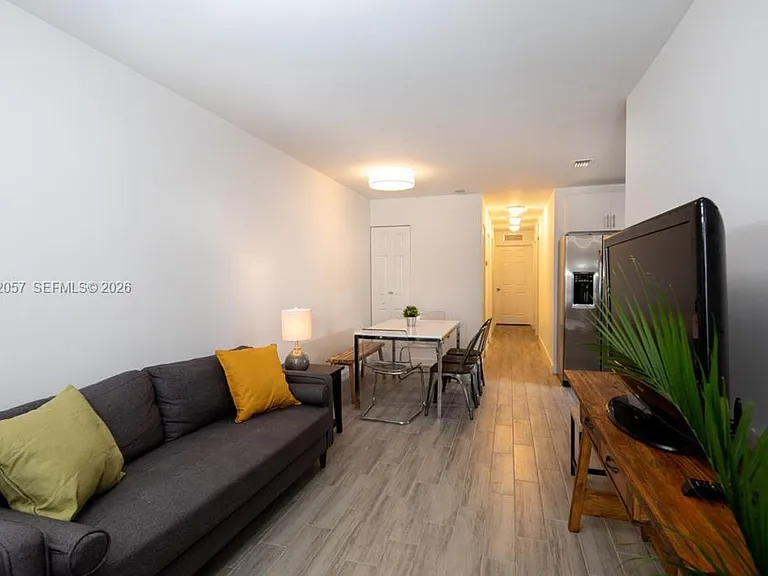 2800 SW 4th St #B — Photo 3