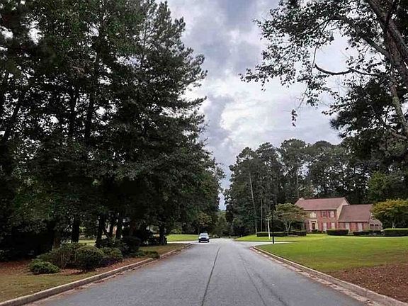 Exterior Neighborhood (street photo)