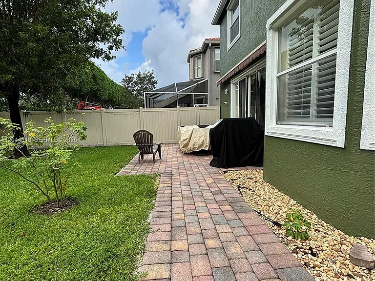 9109 Dupont Pl — Photo 47