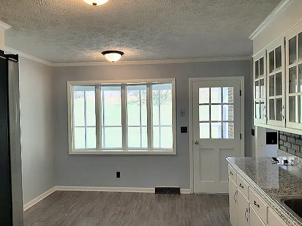 107 Hillwood Dr — Photo 2