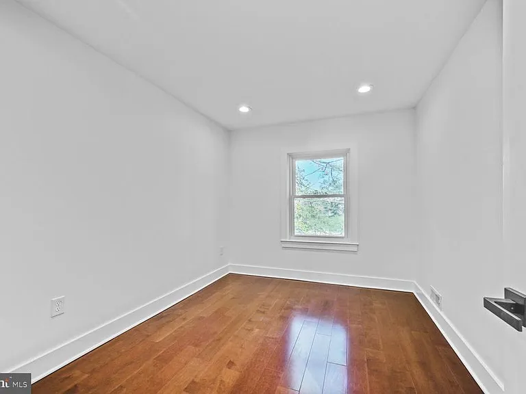 10222 Arizona Cir #18 — Photo 13