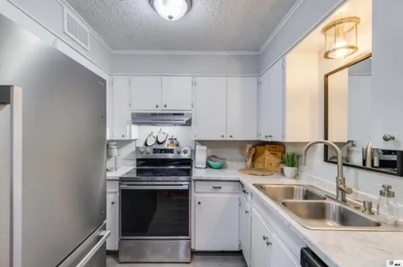 2 bed, $2,200 — Photo 4