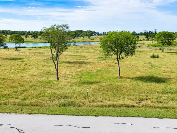 27 Chambers Bay #R, Kerens, TX 75144