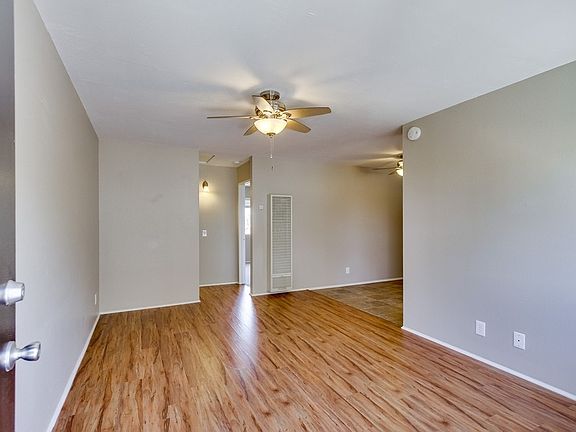 5th image of 487 S Meadowbrook Dr Unit 3