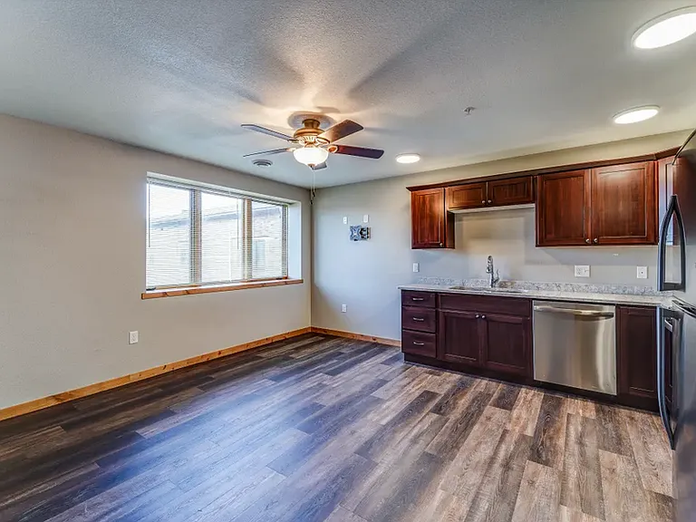 Sunset Place Apartments — Photo 49