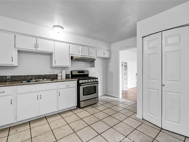 9436 Ramona Ave — Photo 7