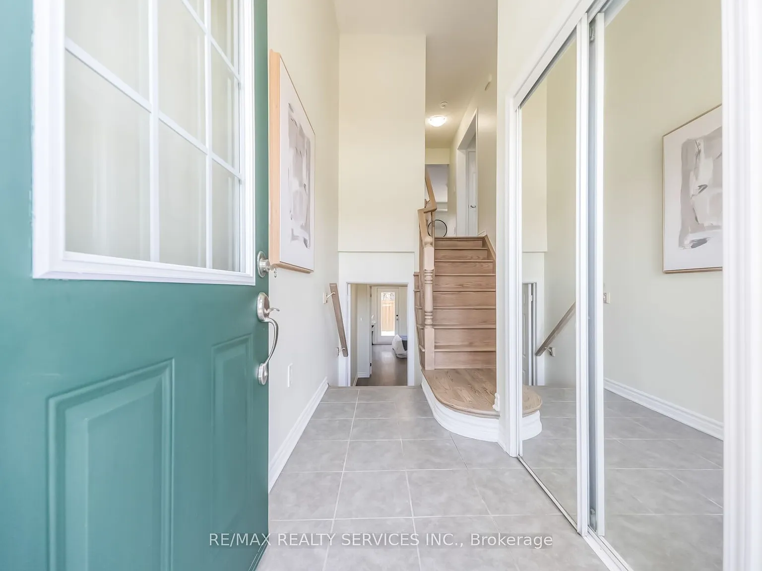 3 bed, $2,700 — Photo 2