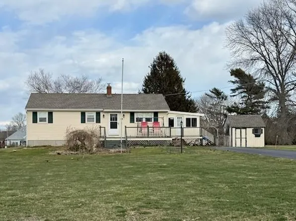 101 Honeyman Ave, Middletown, RI 02842