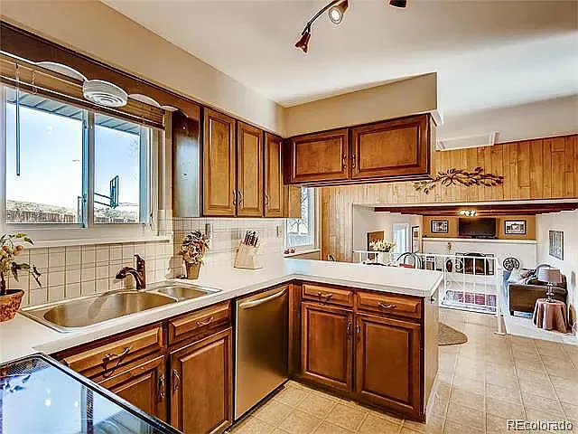 3 bed, 2293 sqft, $3,500 — Photo 2