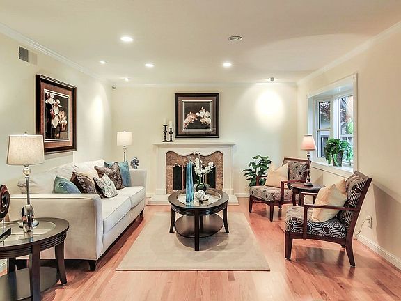 Living Rm- well lit.