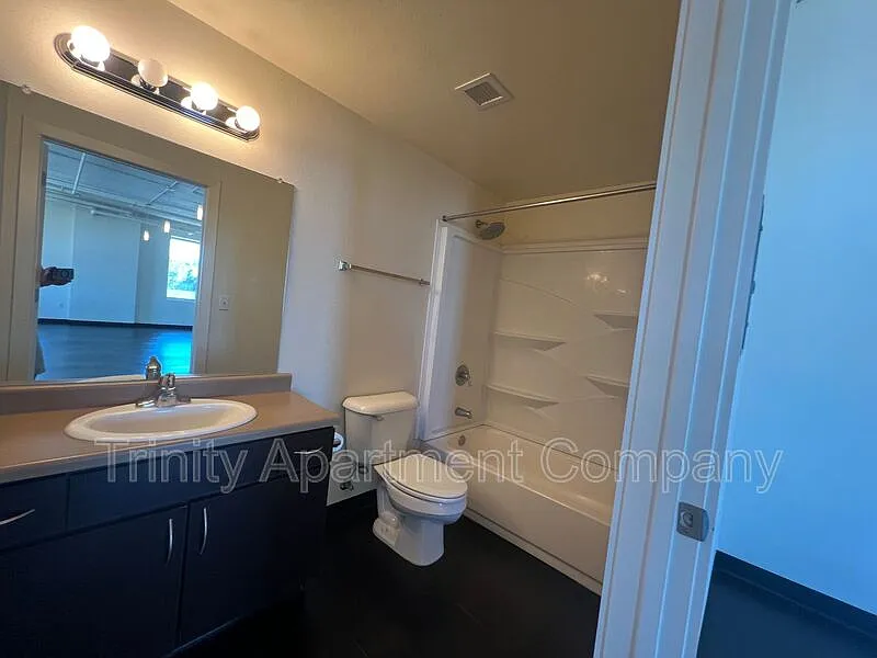 Studio, 1.0 bath, $1,075 — Photo 4