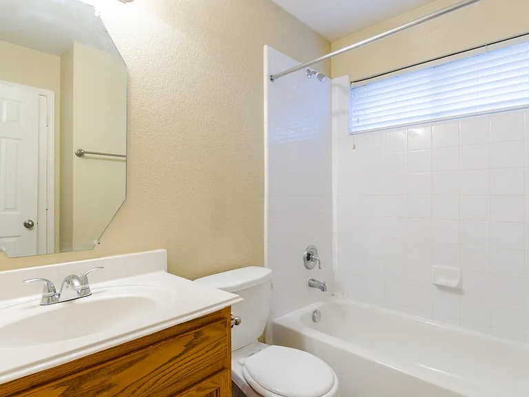 409 Knoll Park Ct — Photo 12