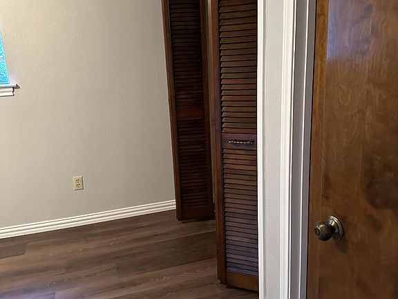 3rd image of 3903 Shady Valley Dr