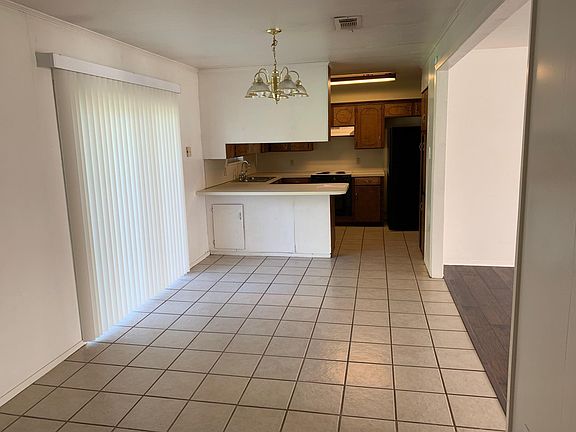Kitchen / Dining Area