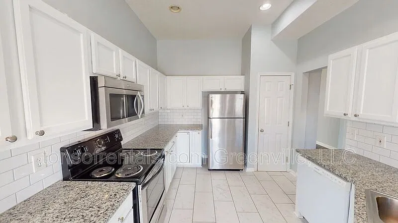 4 bed, 2.0 bath, 1972 sqft, $1,995 — Photo 4