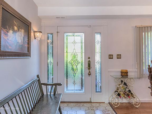 3rd image of 8 Boxwood Ct
