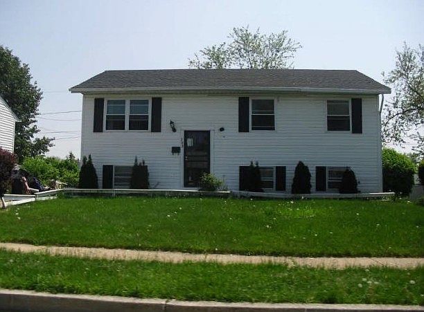 2nd image of 323 Holly Manor Rd
