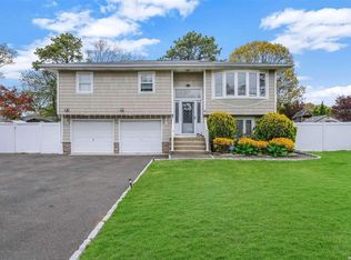 59 Appel Dr E, Shirley, NY 11967