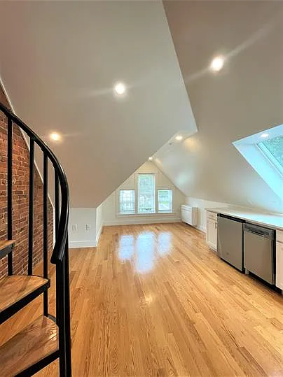 29 Green St #14 — Photo 5