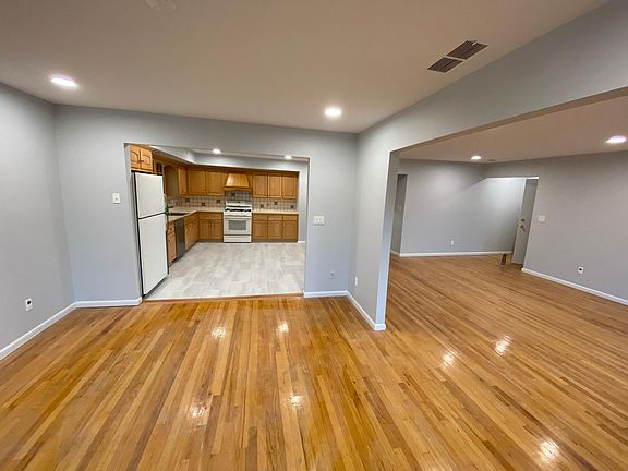 3rd image of 368 Washington Ave Floor 2