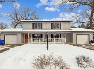 1807 Oak Ridge Dr, New Richmond, WI 54017