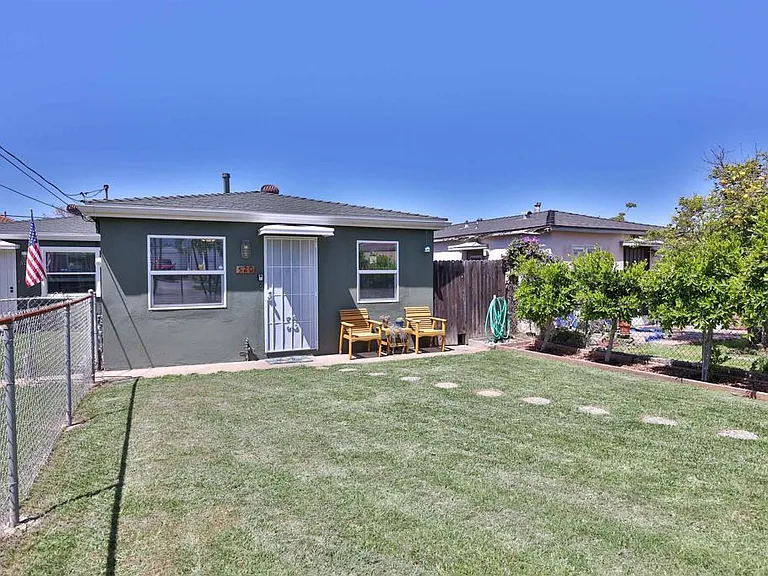 520 Delaware St — Photo 32