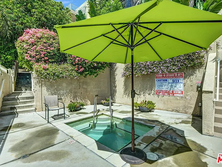 2222 N Beachwood Dr #302 — Photo 40