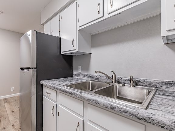4th image of 404 S Urbana Ave #202