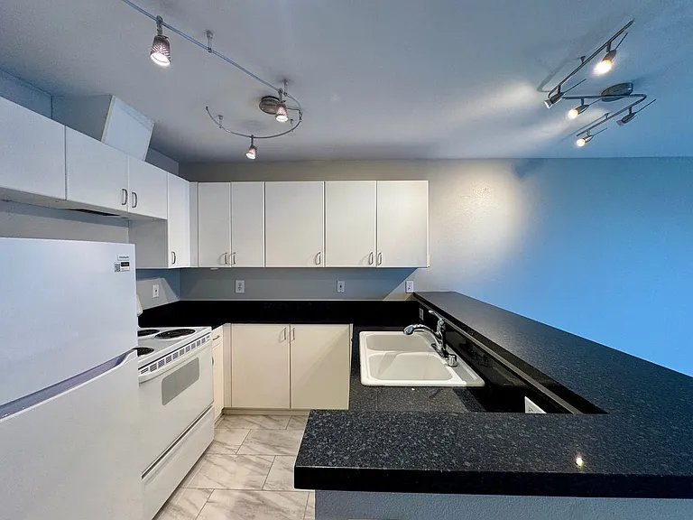 1323 Boren Ave #512 — Photo 2