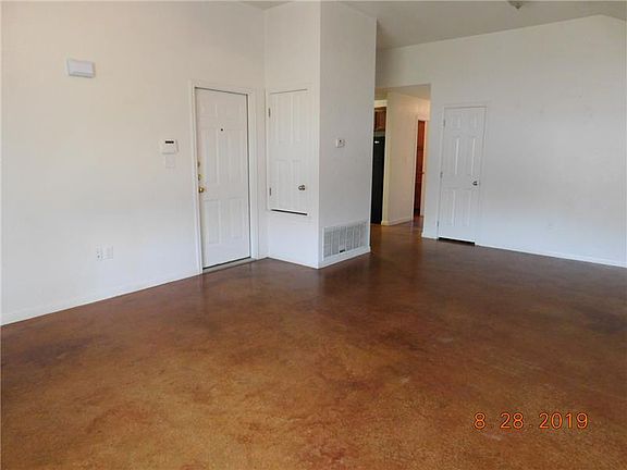 4th image of 1202 Cavalry Ln #B