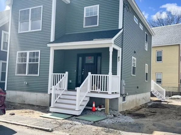 43 Hastings St, Lowell, MA 01851