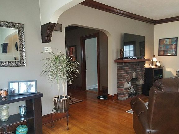 3rd image of 1567 Victoria Ave