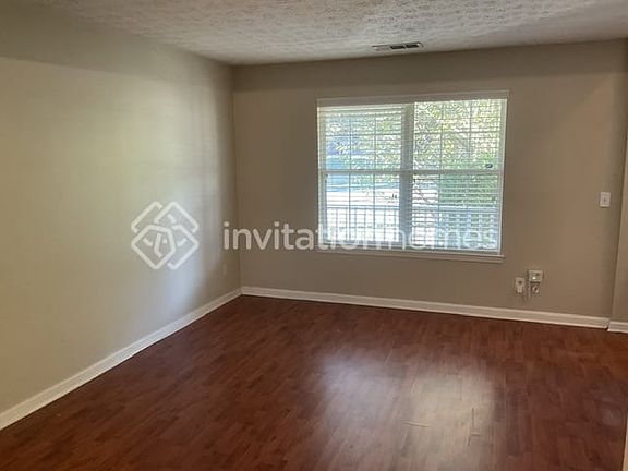 3rd image of 328 Pebblestone Dr