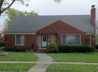 1440 Torrey Rd, Grosse Pointe Woods, MI 48236