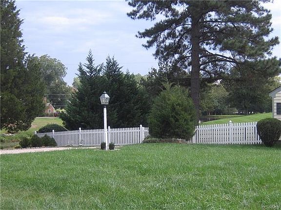 2nd image of 2305 Lydell Dr