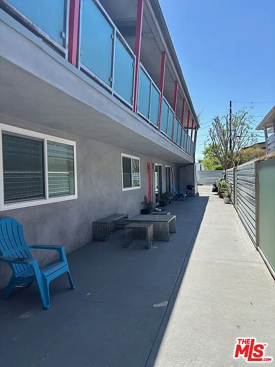 2 bed, 1.0 bath, 800 sqft, $3,100 — Photo 4